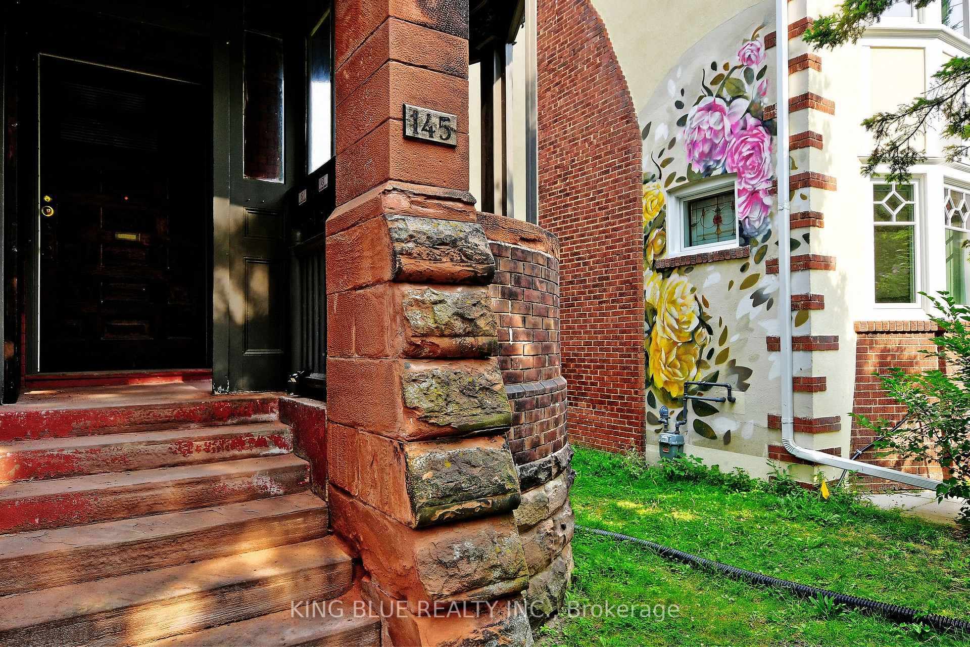 Photo 2 of Unit A, 145 Madison Avenue, Toronto, The Annex — HOMEH