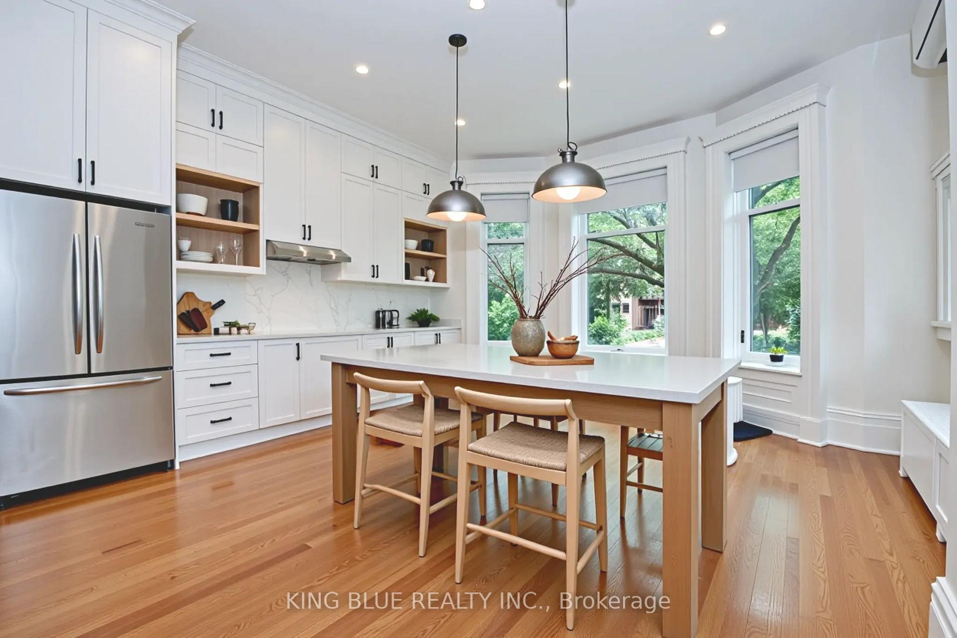 Photo 3 of Unit A, 145 Madison Avenue, Toronto, The Annex — HOMEH
