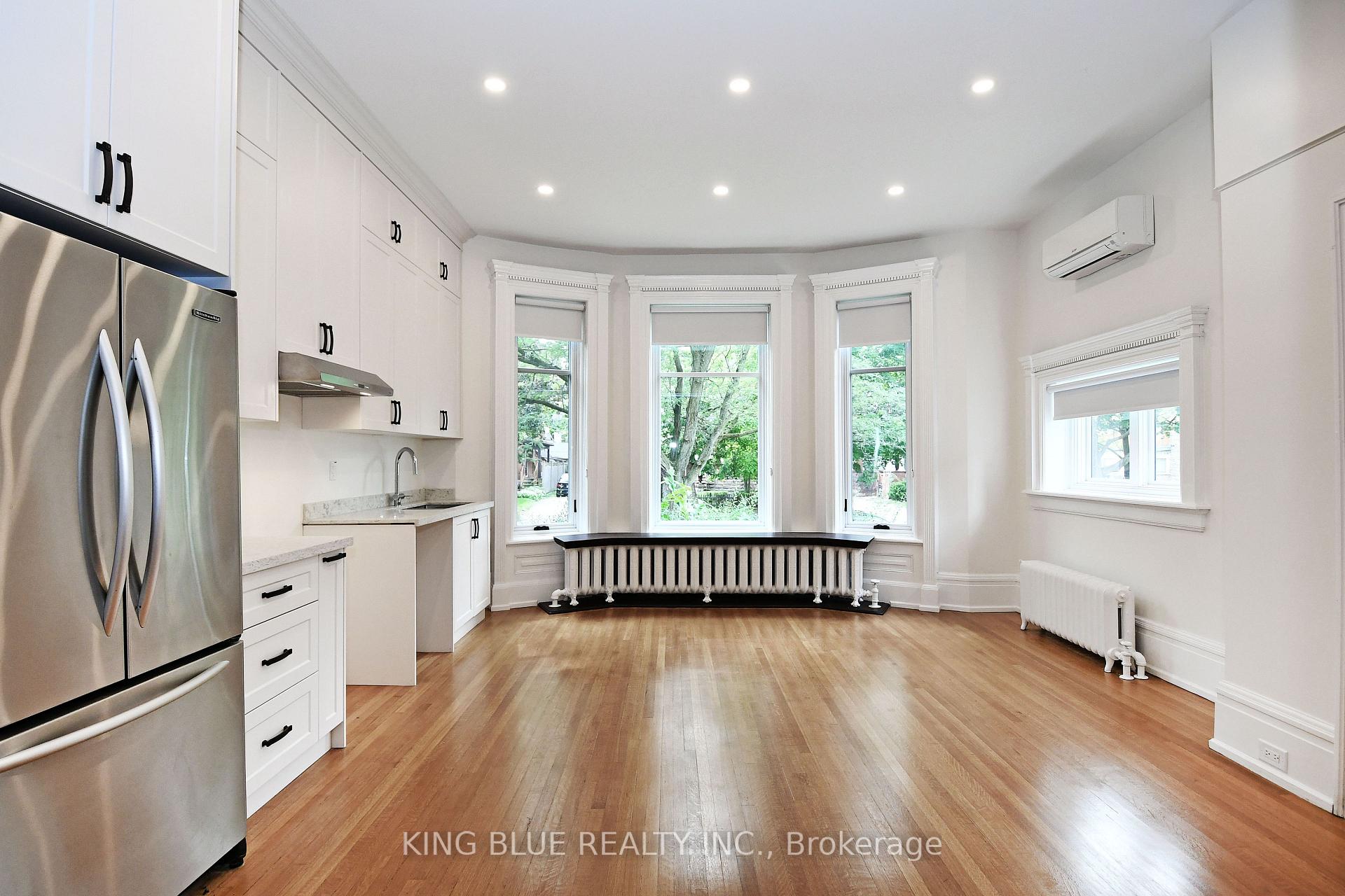 Photo 4 of Unit A, 145 Madison Avenue, Toronto, The Annex — HOMEH