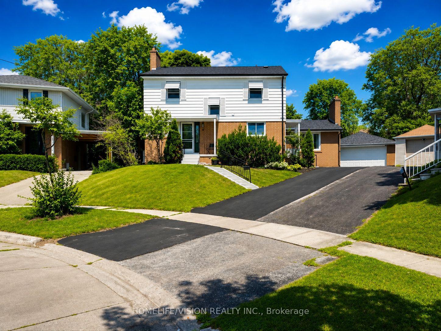 Photo 2 of 9 Lyndfield Crescent, Brampton, Bram East — HOMEH