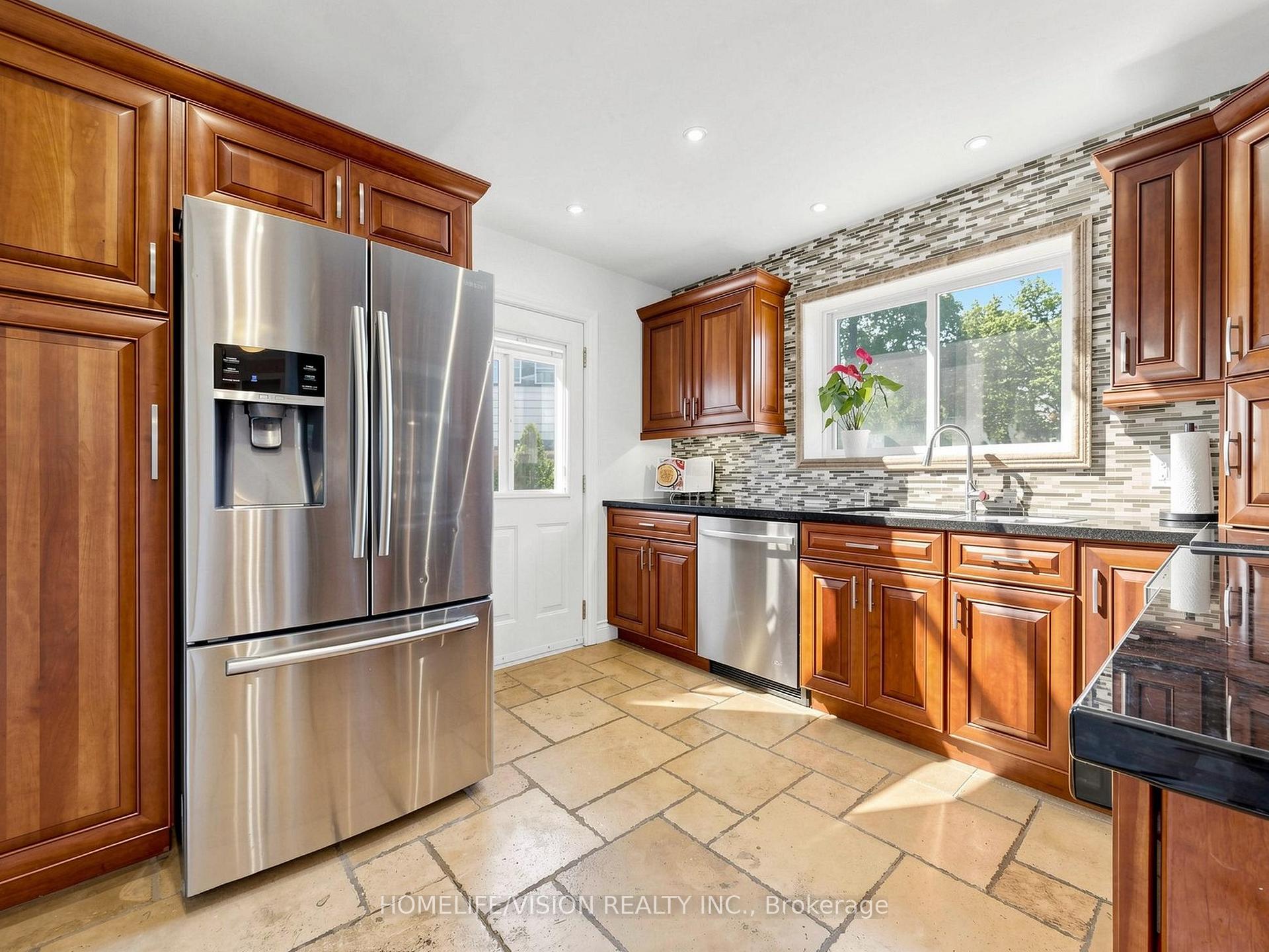 Photo 12 of 9 Lyndfield Crescent, Brampton, Bram East — HOMEH