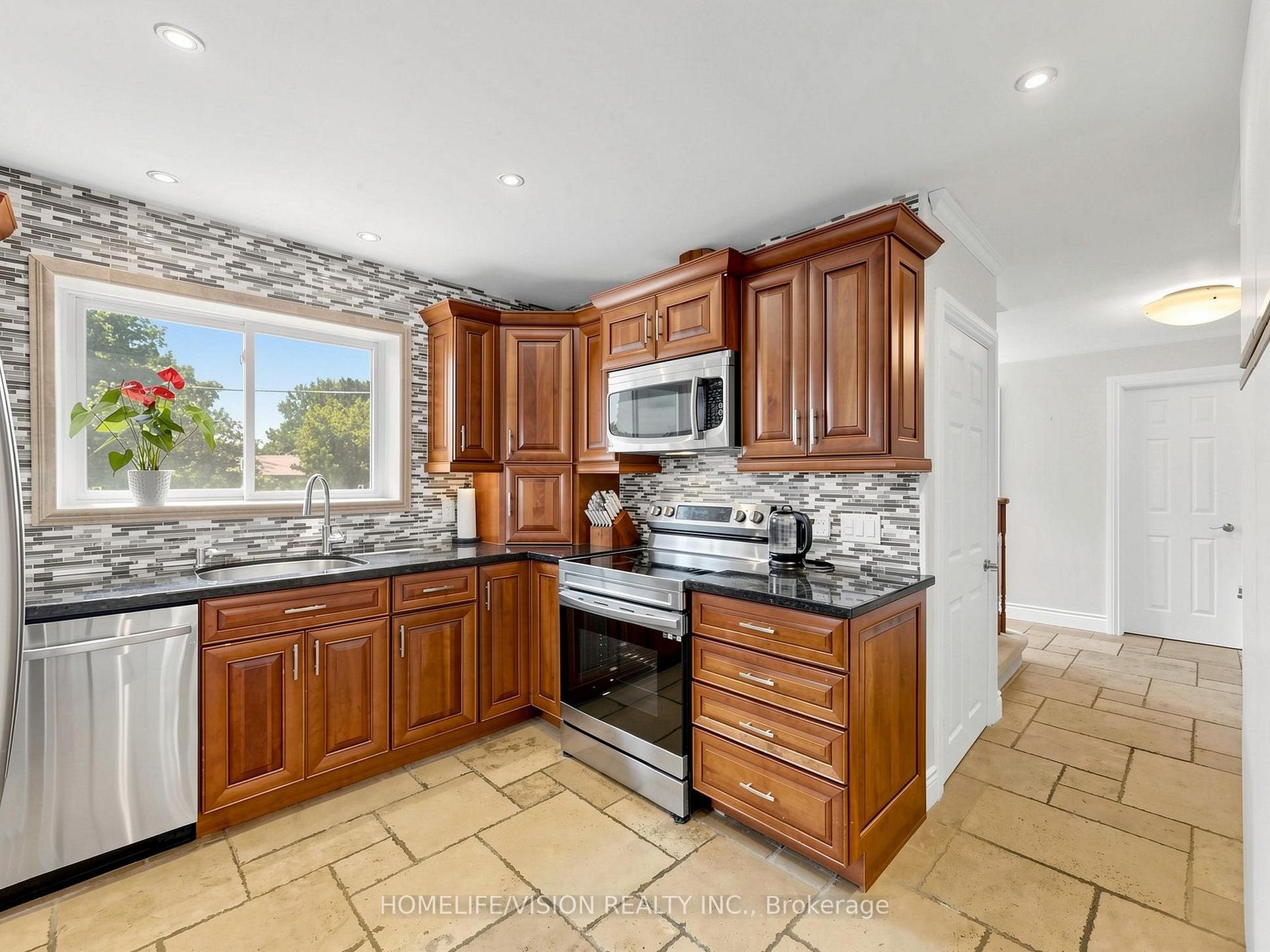Photo 15 of 9 Lyndfield Crescent, Brampton, Bram East — HOMEH