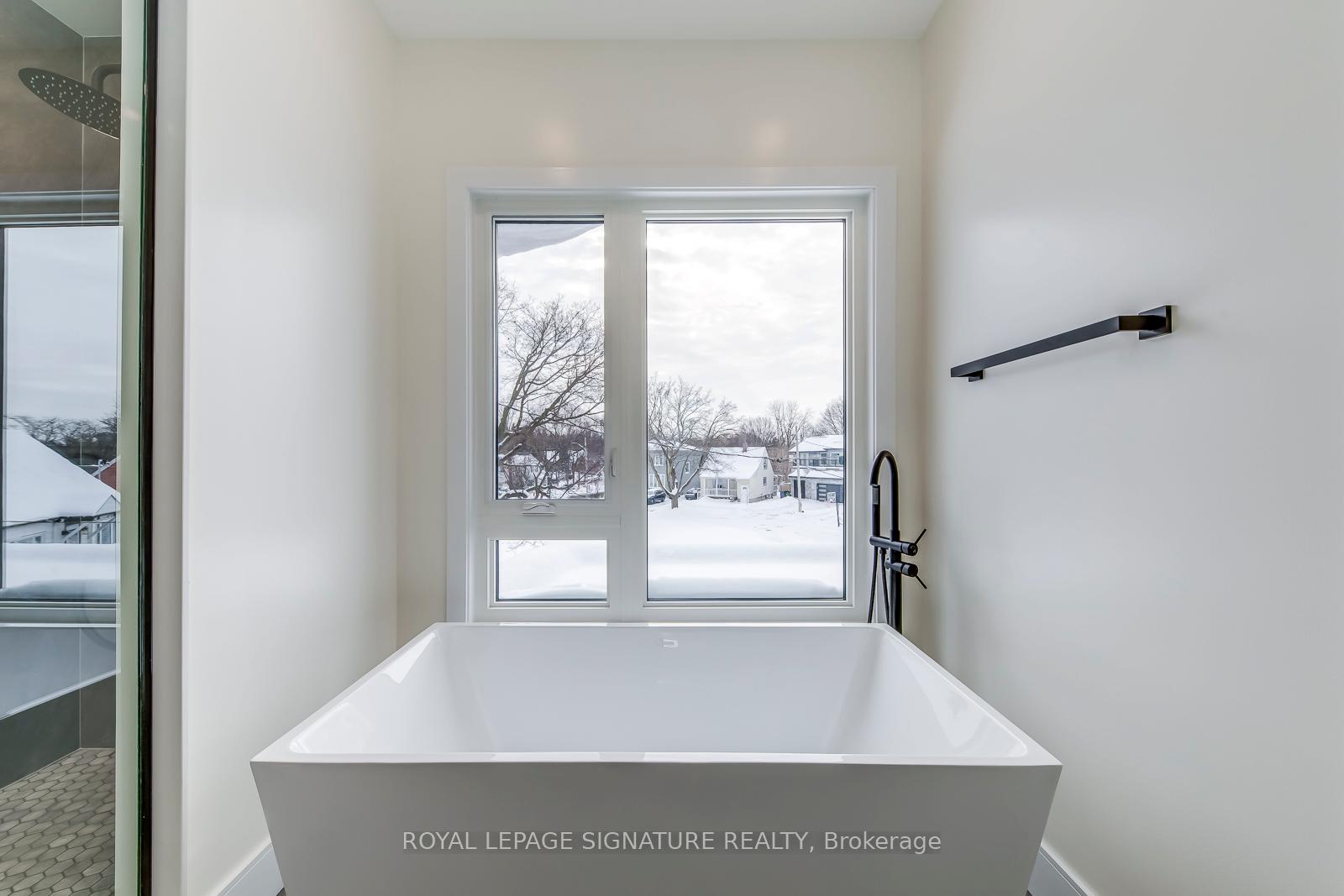 Photo 17 of 24 Merritt Road, Toronto, O'Connor-Parkview — HOMEH