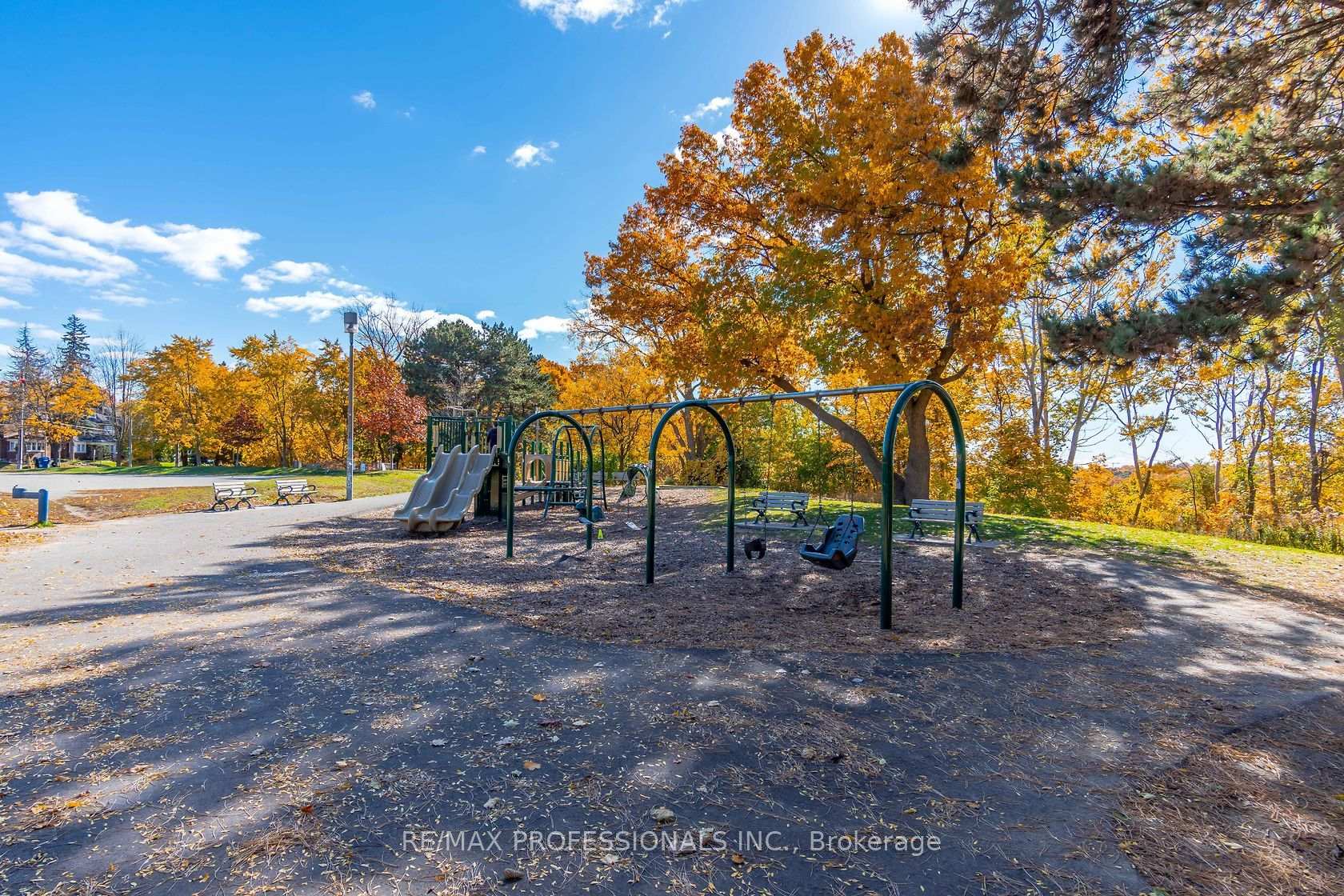 Photo 7 of 25 Methuen Avenue, Toronto, Lambton Baby Point — HOMEH