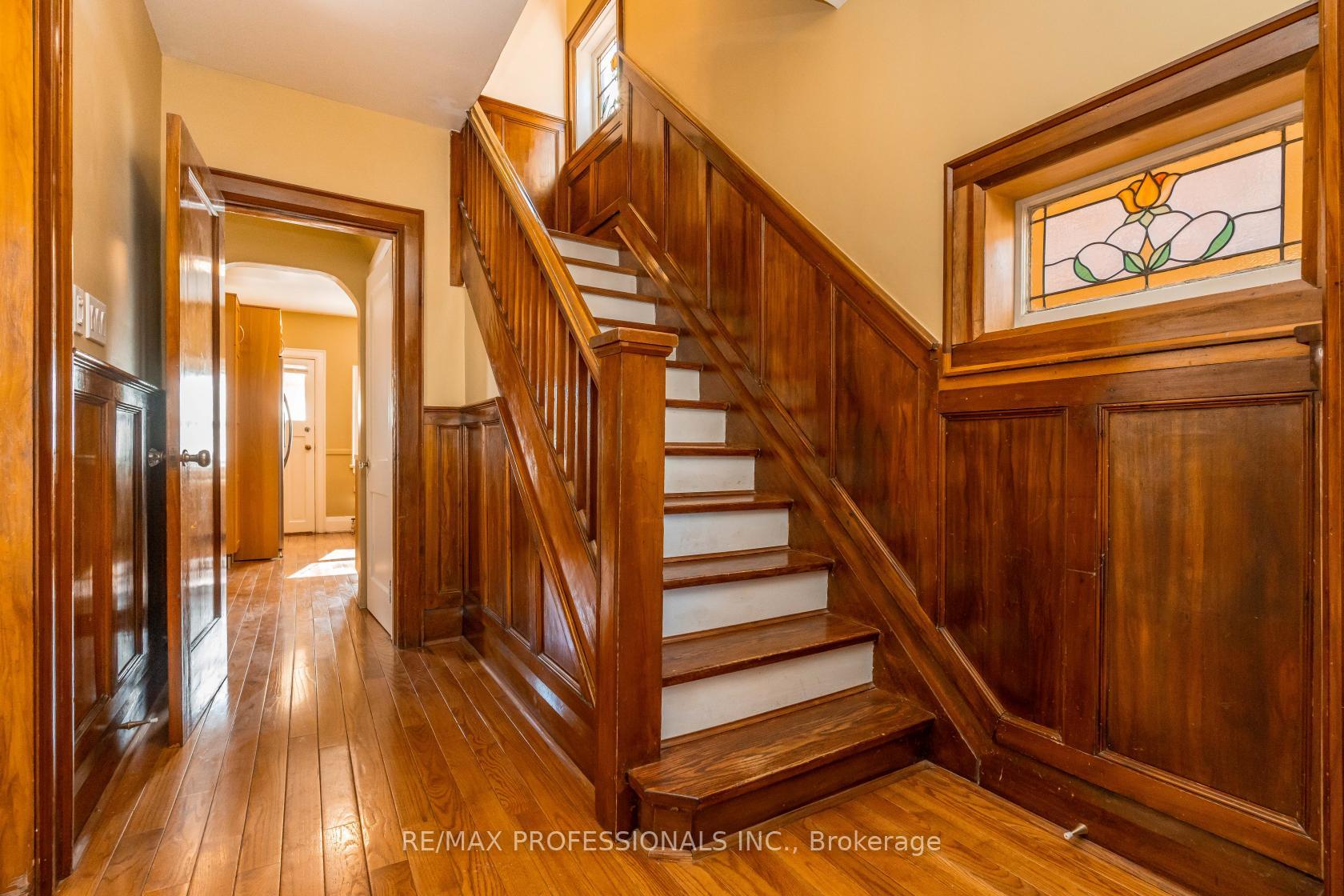 Photo 11 of 25 Methuen Avenue, Toronto, Lambton Baby Point — HOMEH
