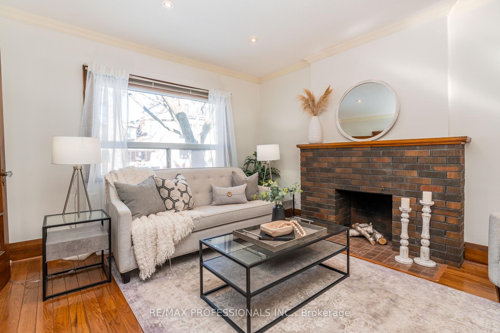 Photo 13 of 25 Methuen Avenue, Toronto, Lambton Baby Point — HOMEH