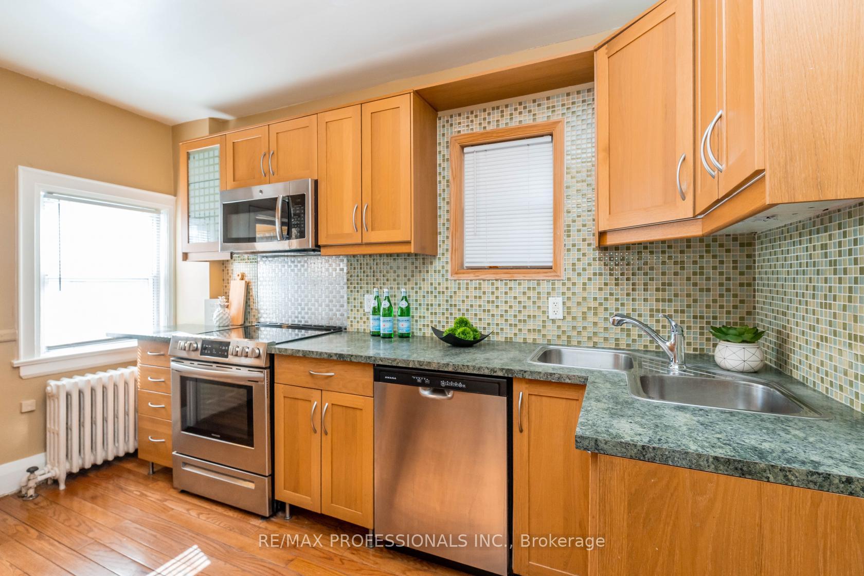 Photo 17 of 25 Methuen Avenue, Toronto, Lambton Baby Point — HOMEH