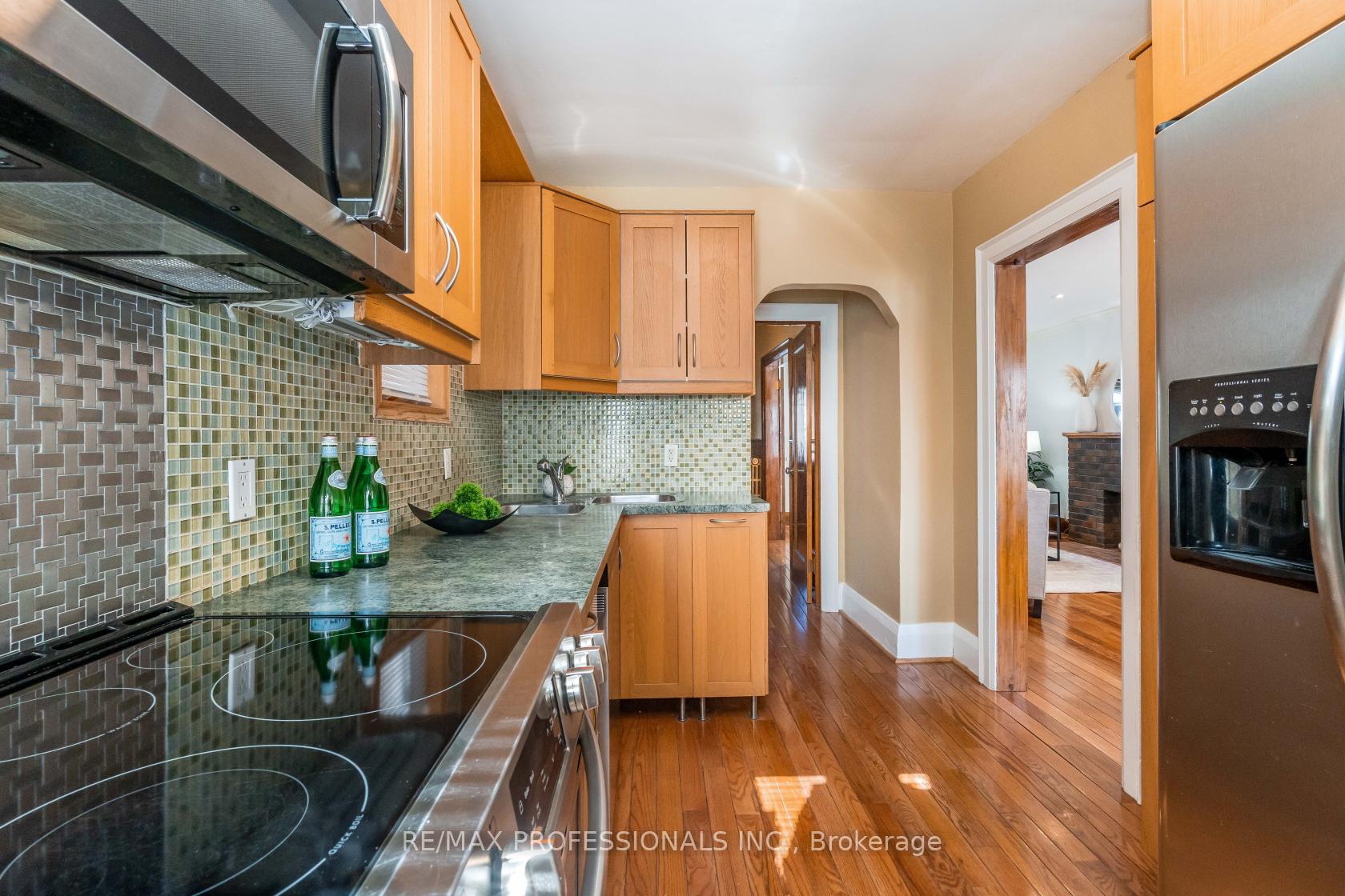 Photo 21 of 25 Methuen Avenue, Toronto, Lambton Baby Point — HOMEH