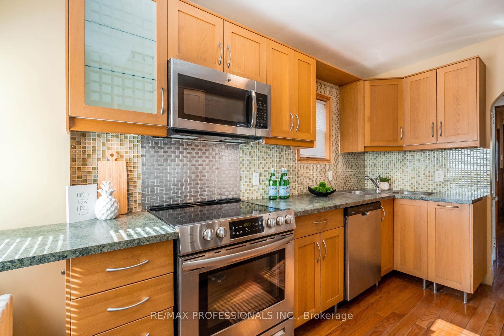 Photo 23 of 25 Methuen Avenue, Toronto, Lambton Baby Point — HOMEH