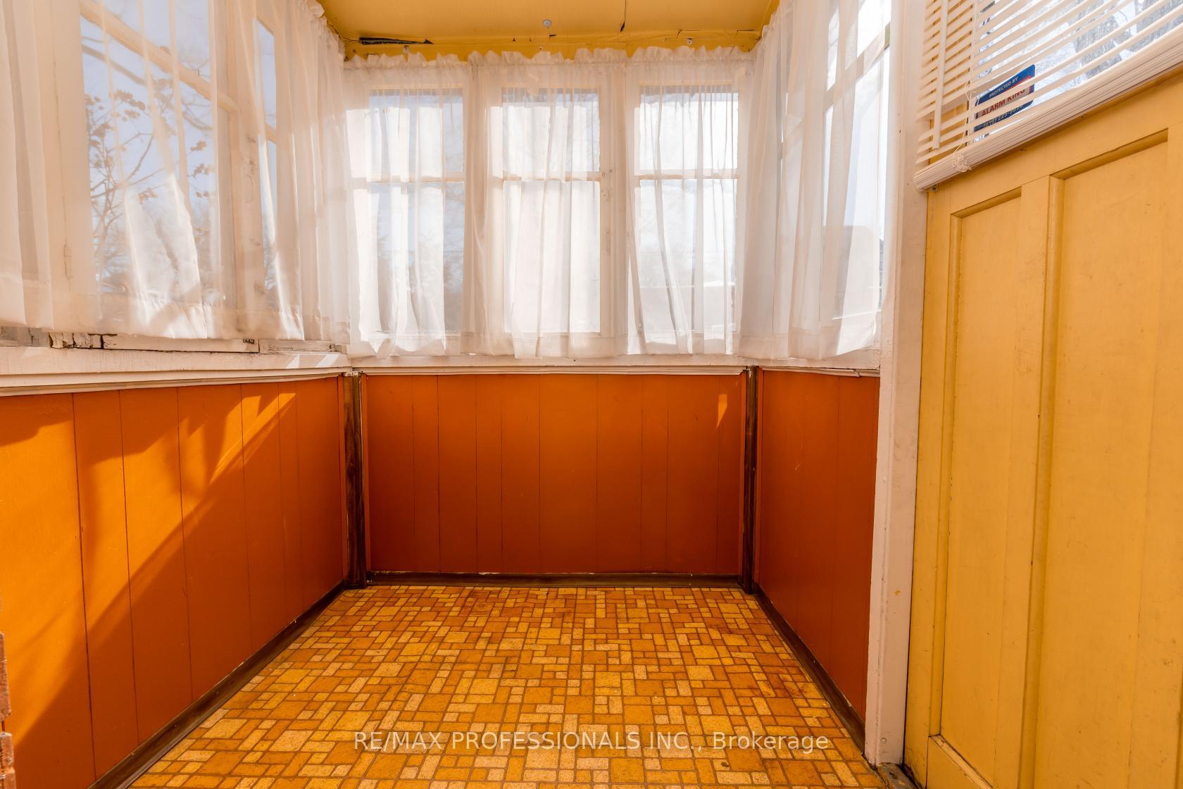 Photo 29 of 25 Methuen Avenue, Toronto, Lambton Baby Point — HOMEH
