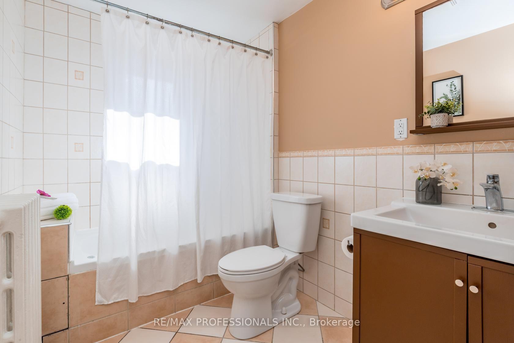 Photo 37 of 25 Methuen Avenue, Toronto, Lambton Baby Point — HOMEH
