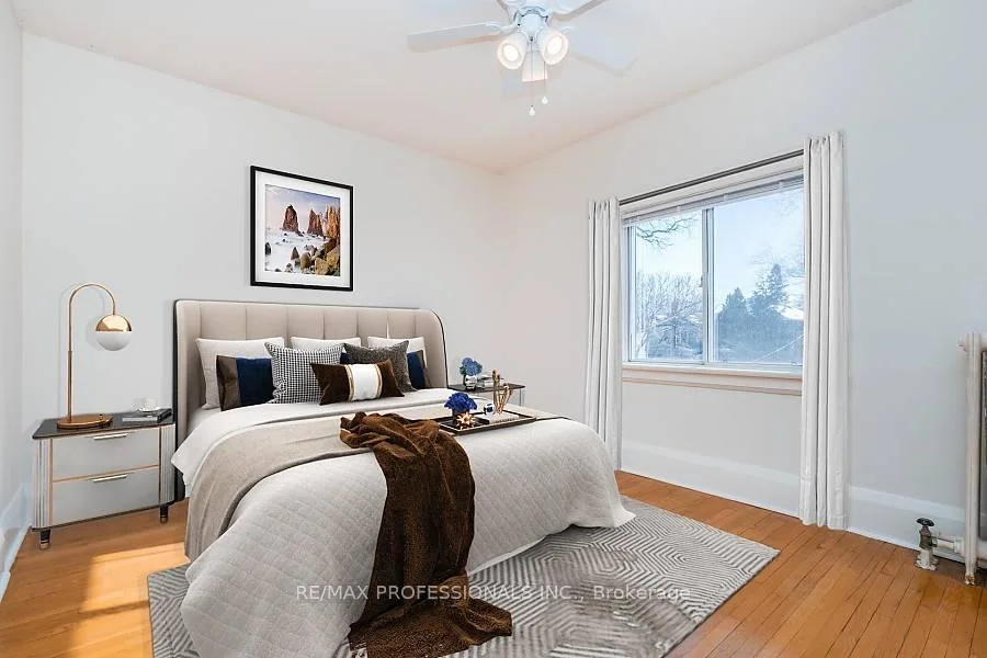 Photo 4 of 25 Methuen Avenue, Toronto, Lambton Baby Point — HOMEH