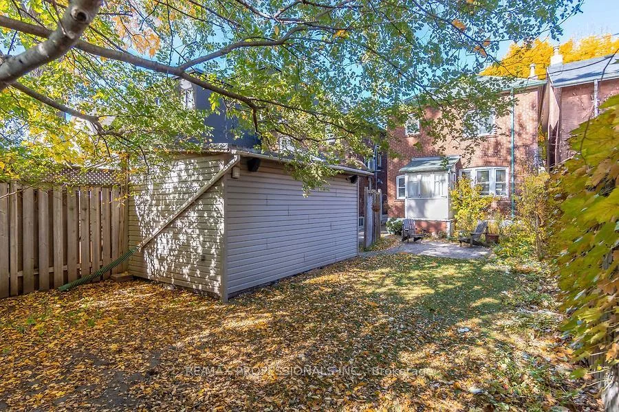 Photo 6 of 25 Methuen Avenue, Toronto, Lambton Baby Point — HOMEH