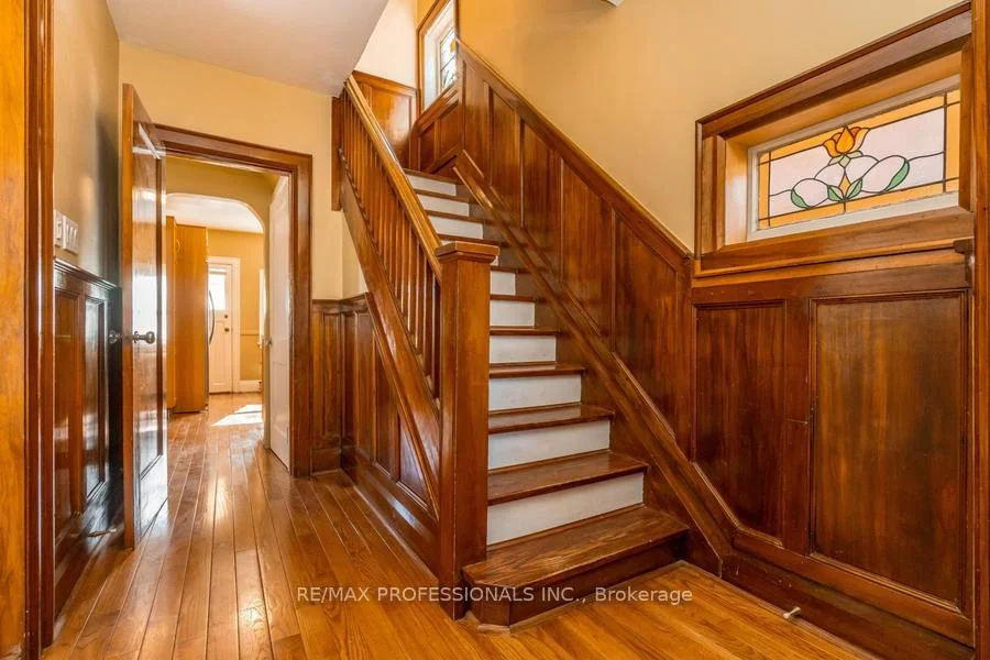 Photo 12 of 25 Methuen Avenue, Toronto, Lambton Baby Point — HOMEH