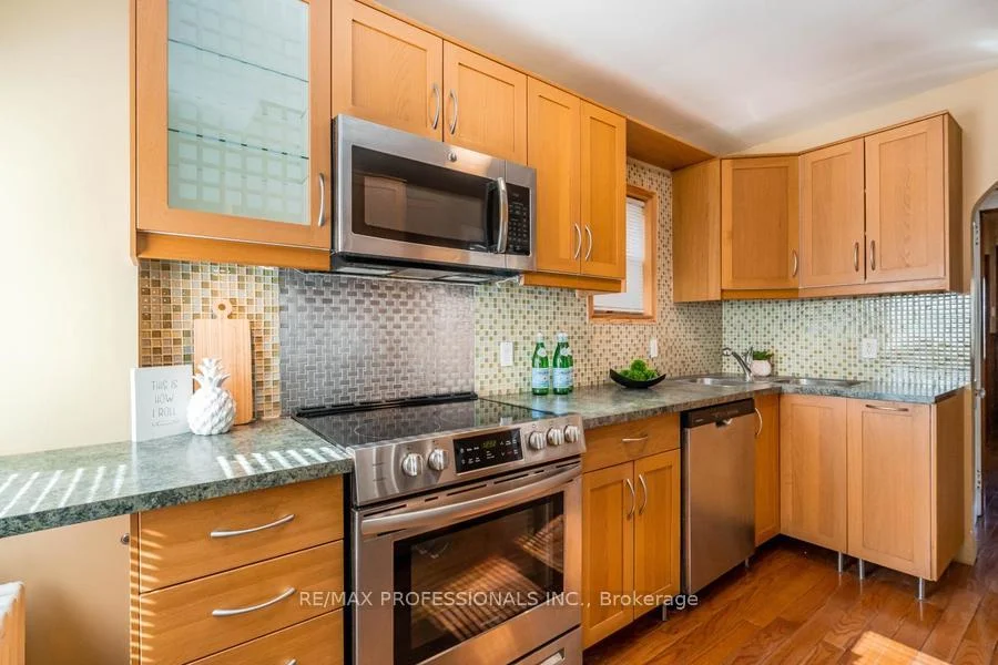 Photo 24 of 25 Methuen Avenue, Toronto, Lambton Baby Point — HOMEH