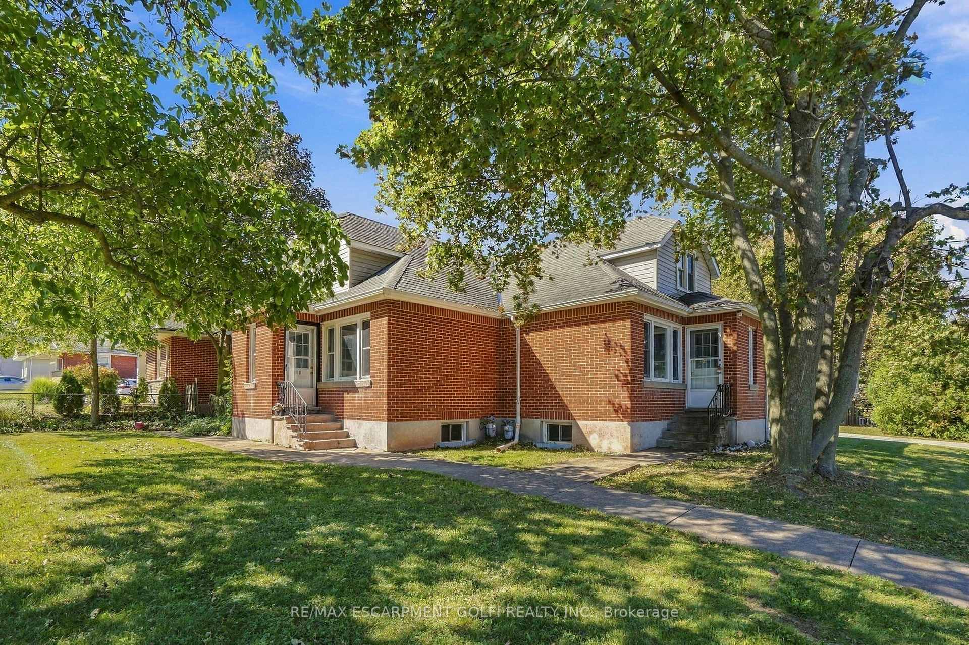 Photo 1 of Unit B, 20 Cherryhill Drive, Grimsby, Grimsby Escarpment — HOMEH