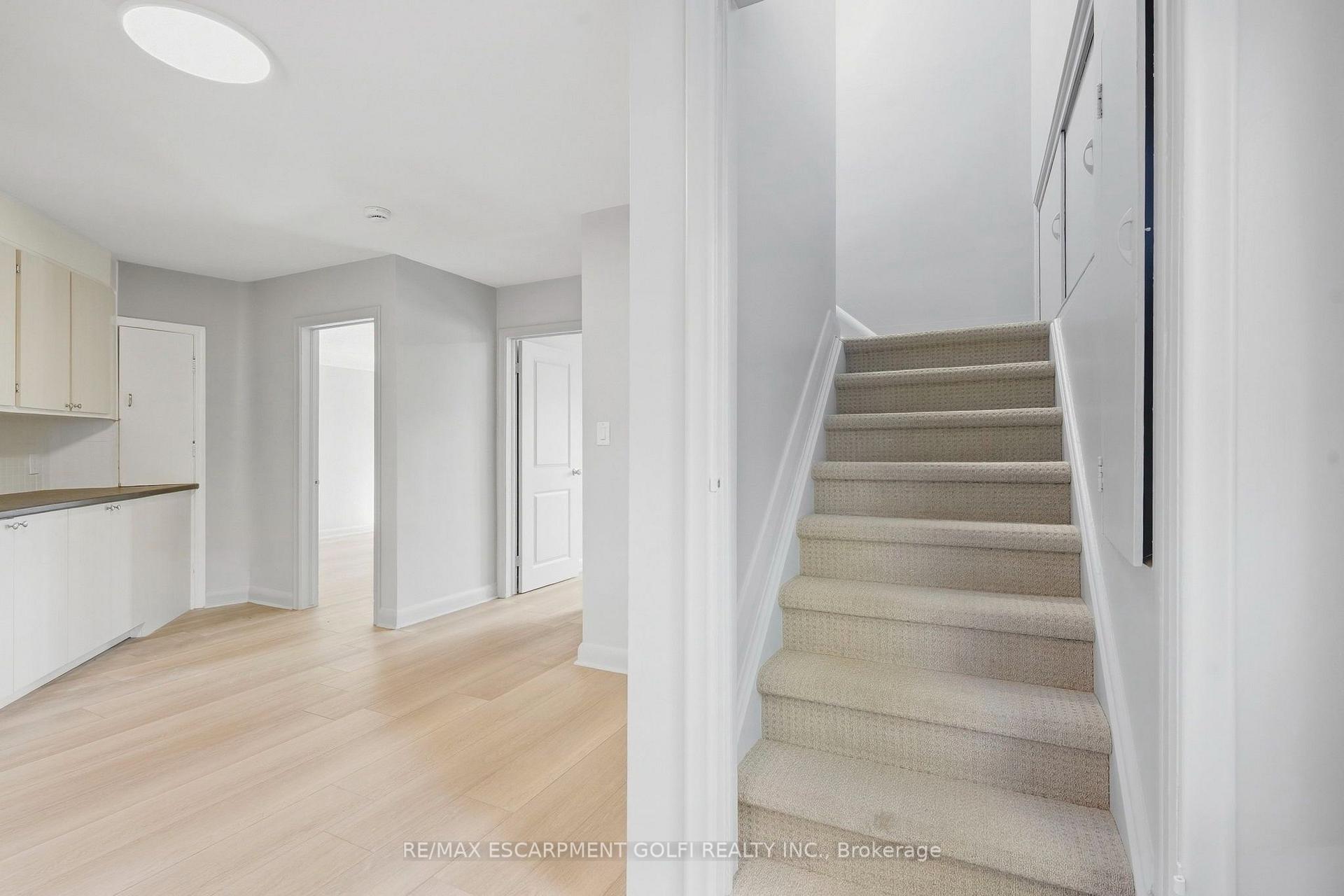 Photo 9 of Unit B, 20 Cherryhill Drive, Grimsby, Grimsby Escarpment — HOMEH