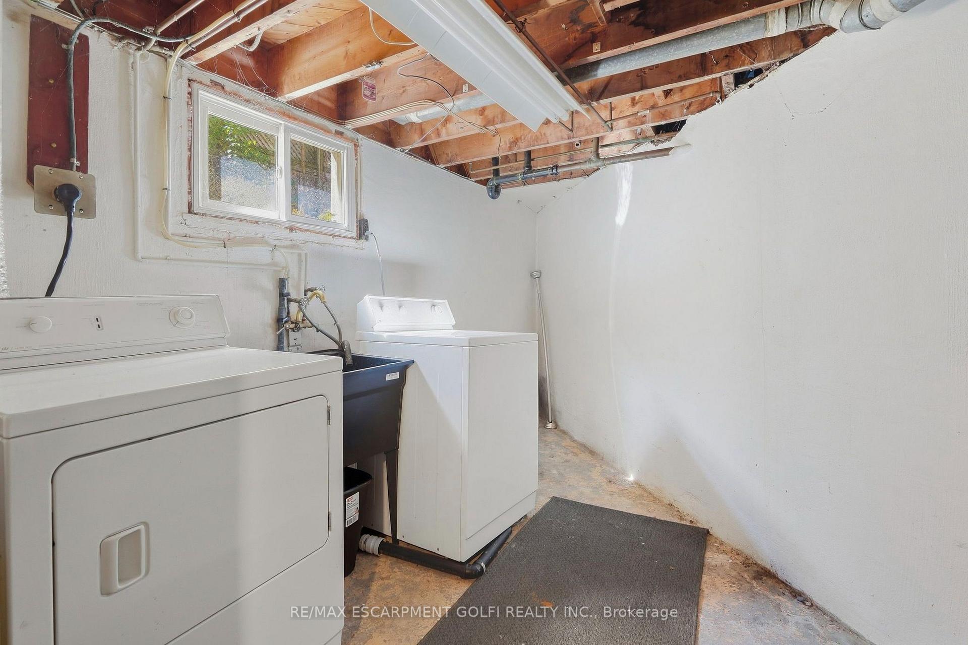 Photo 12 of Unit B, 20 Cherryhill Drive, Grimsby, Grimsby Escarpment — HOMEH