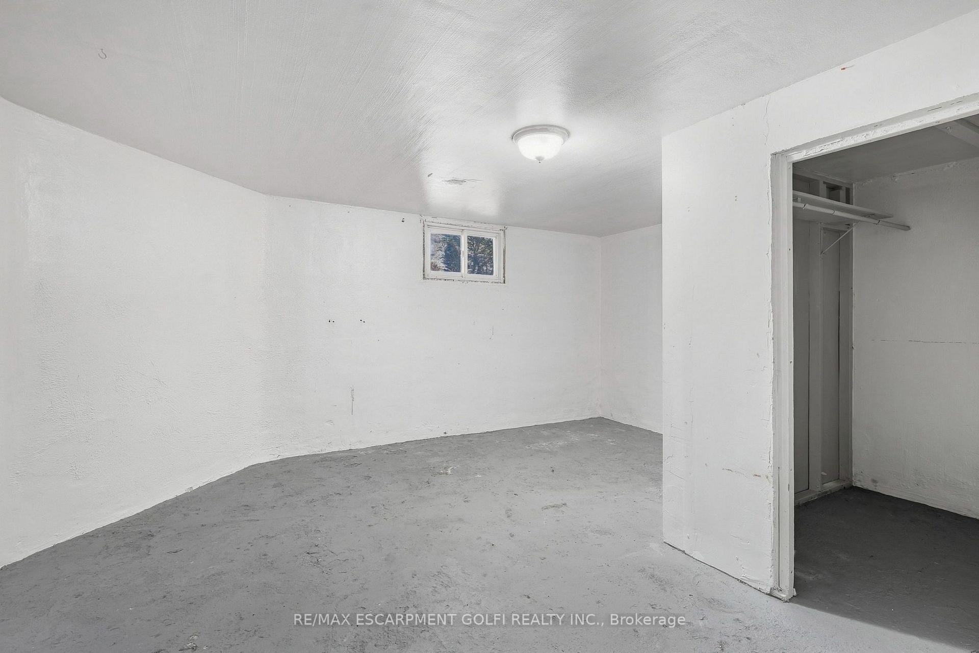 Photo 13 of Unit B, 20 Cherryhill Drive, Grimsby, Grimsby Escarpment — HOMEH