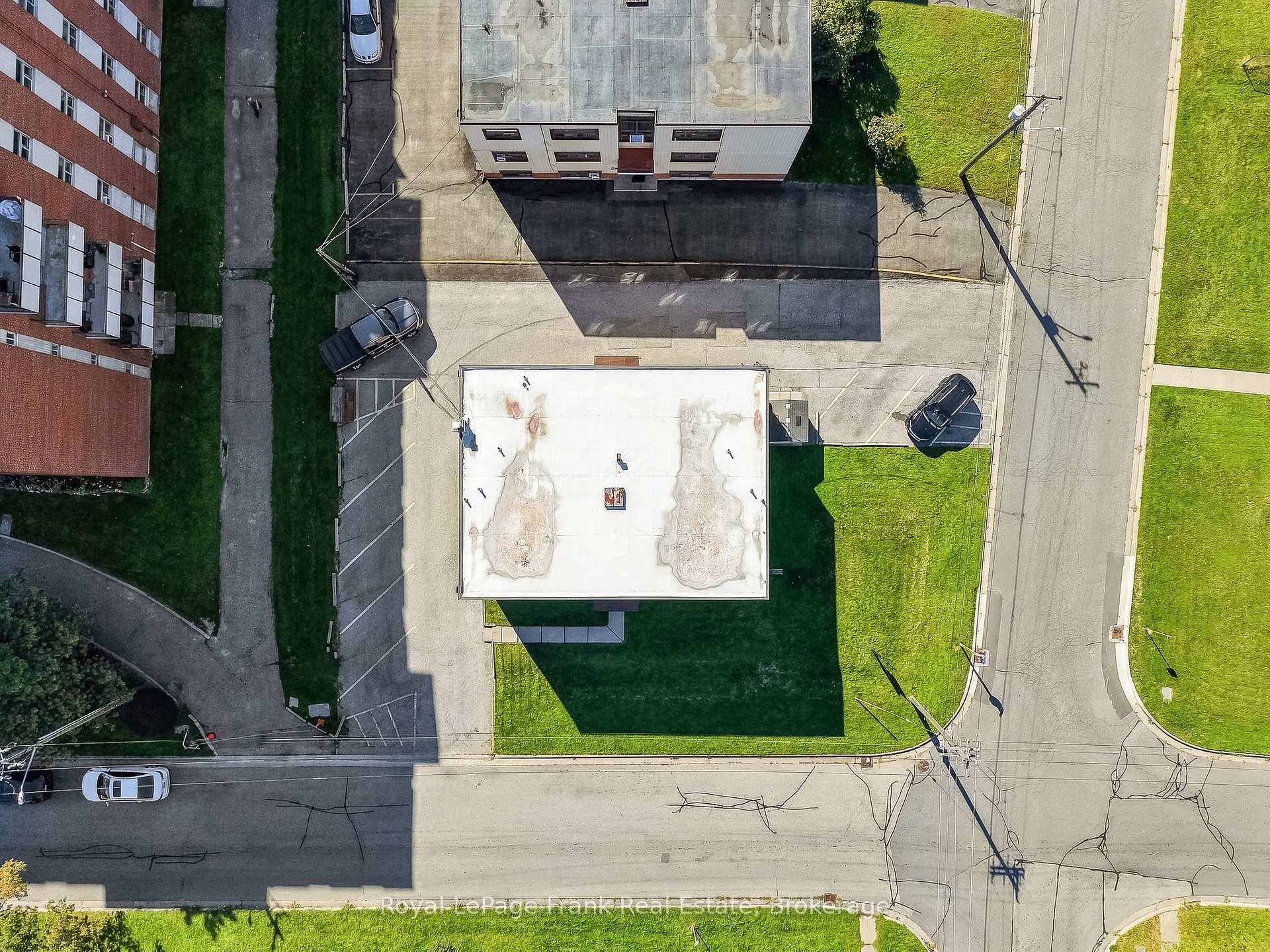 Photo 3 of 180 Nipigon Street, Oshawa, McLaughlin — HOMEH