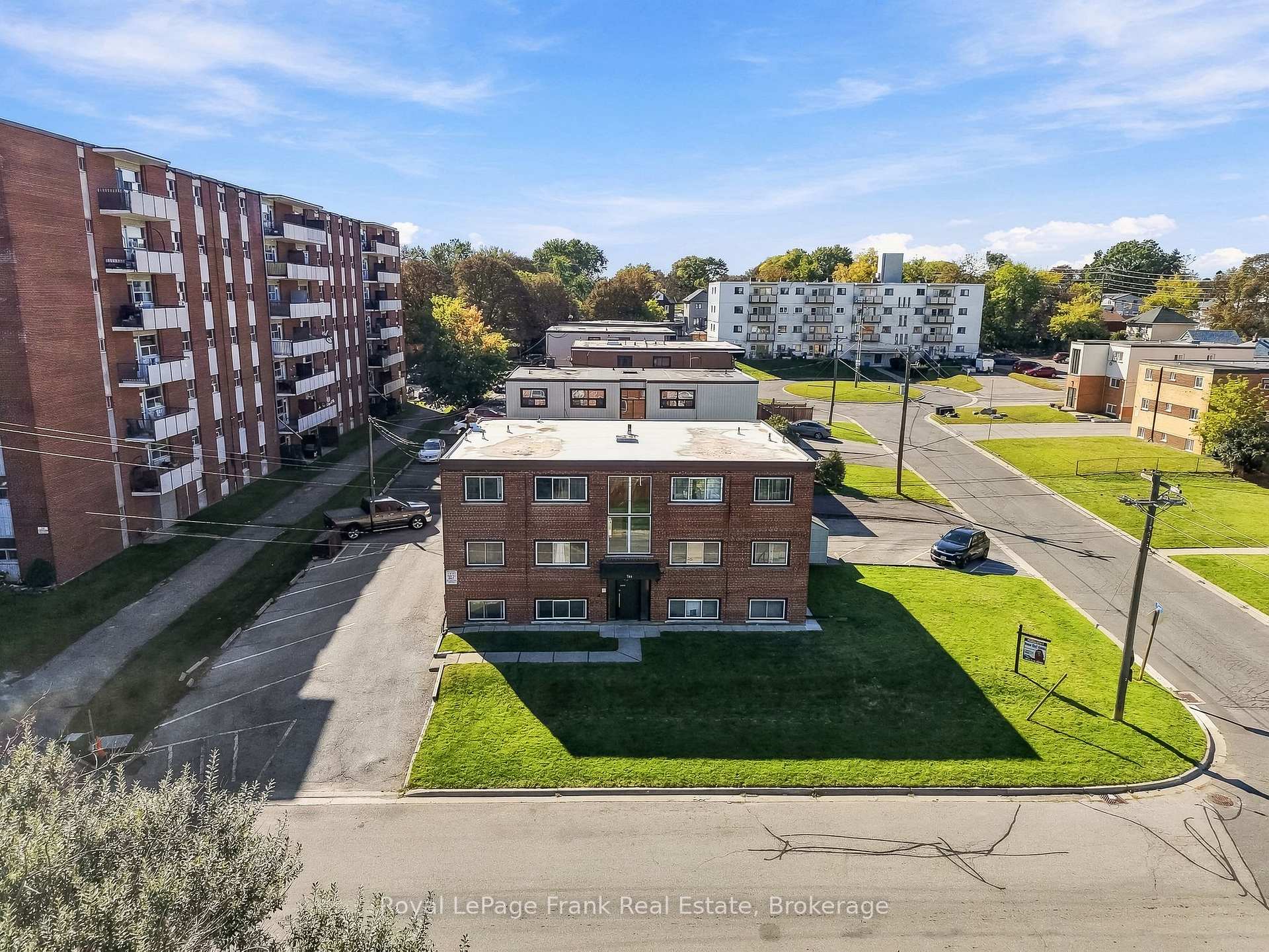 Photo 6 of 180 Nipigon Street, Oshawa, McLaughlin — HOMEH