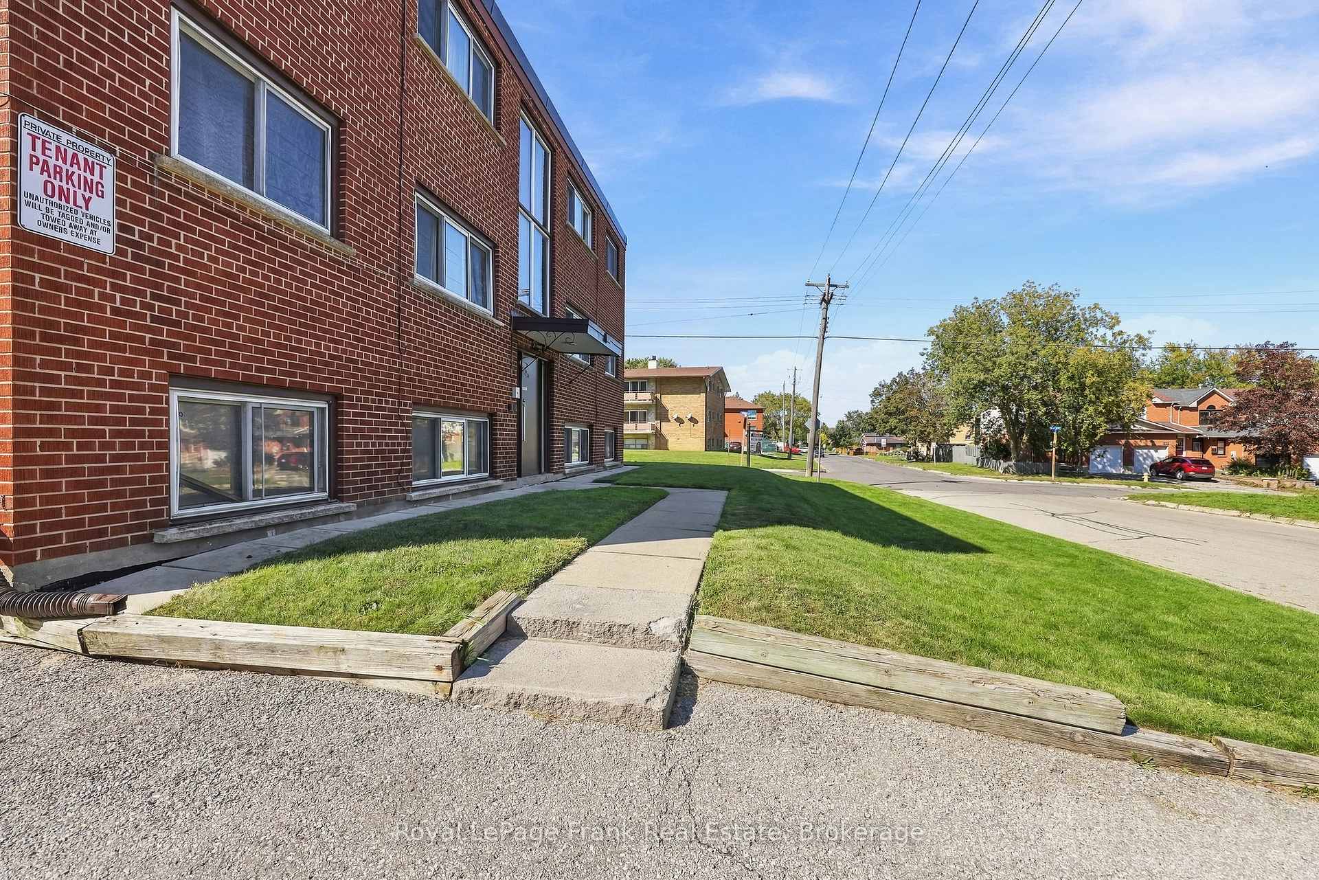 Photo 9 of 180 Nipigon Street, Oshawa, McLaughlin — HOMEH