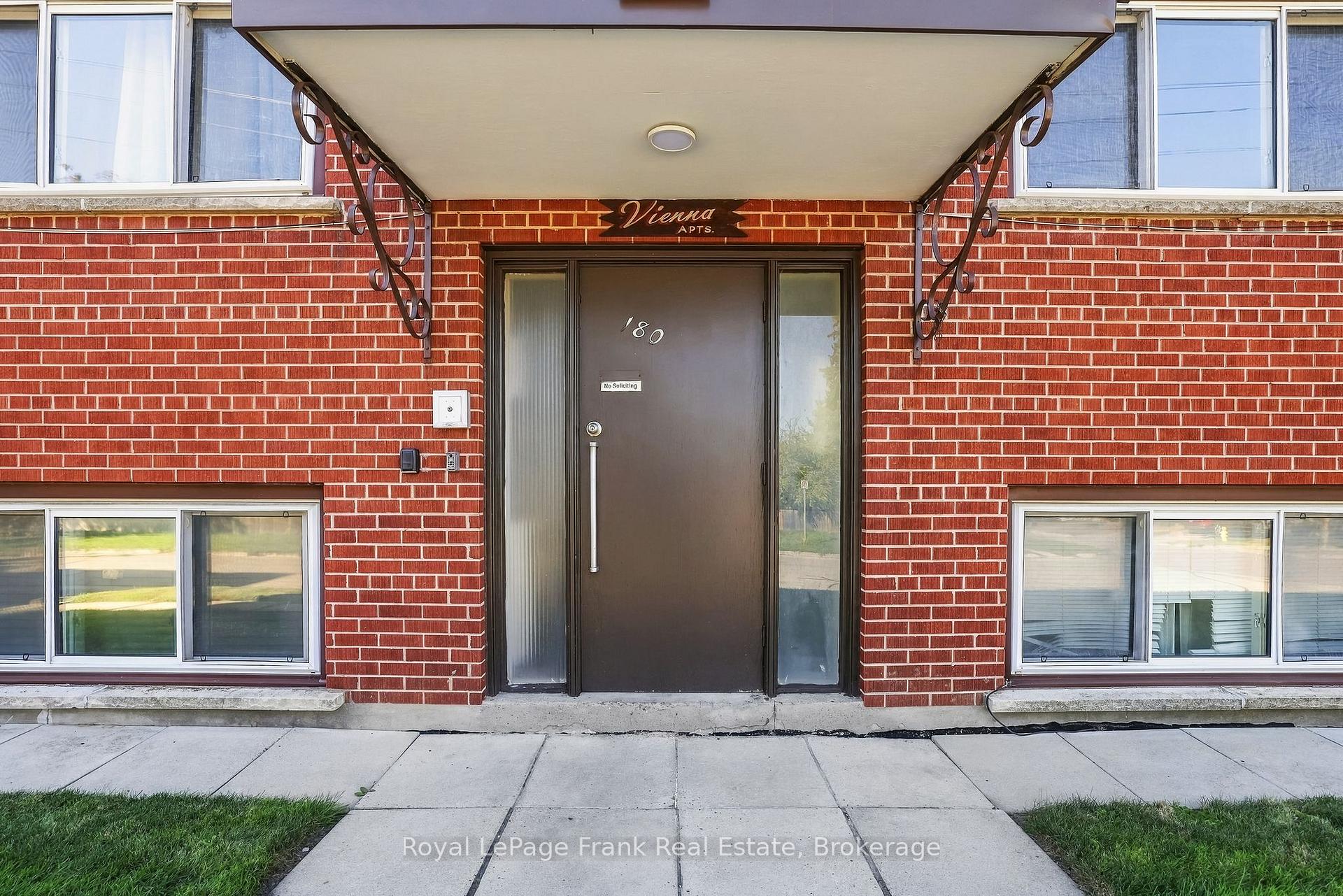 Photo 10 of 180 Nipigon Street, Oshawa, McLaughlin — HOMEH
