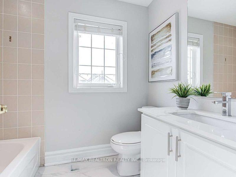 Photo 16 of 119 Lindbergh Drive, Vaughan, Vellore Village — HOMEH