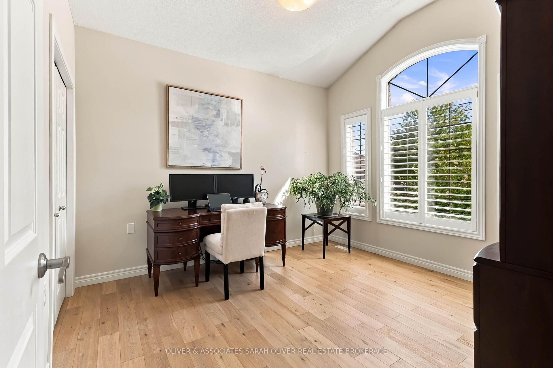 Photo 3 of 2295 Kains Road, London, South A — HOMEH