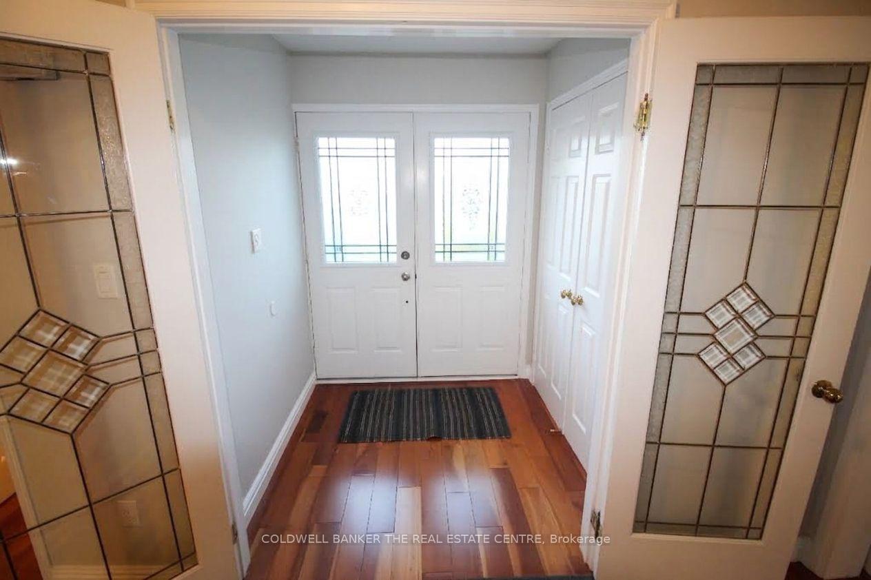 Photo 2 of 11 Ramsden Crescent, East Gwillimbury, Sharon — HOMEH