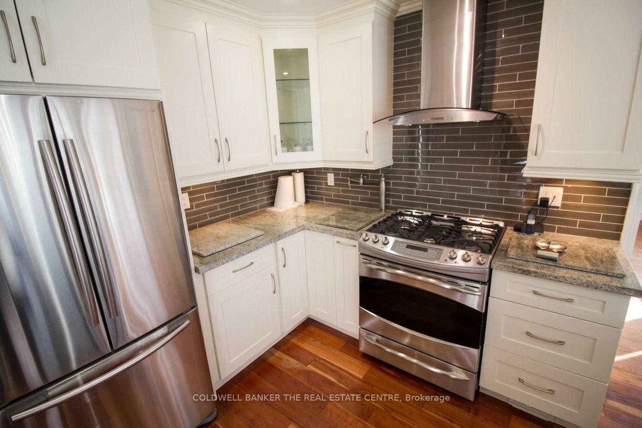 Photo 8 of 11 Ramsden Crescent, East Gwillimbury, Sharon — HOMEH