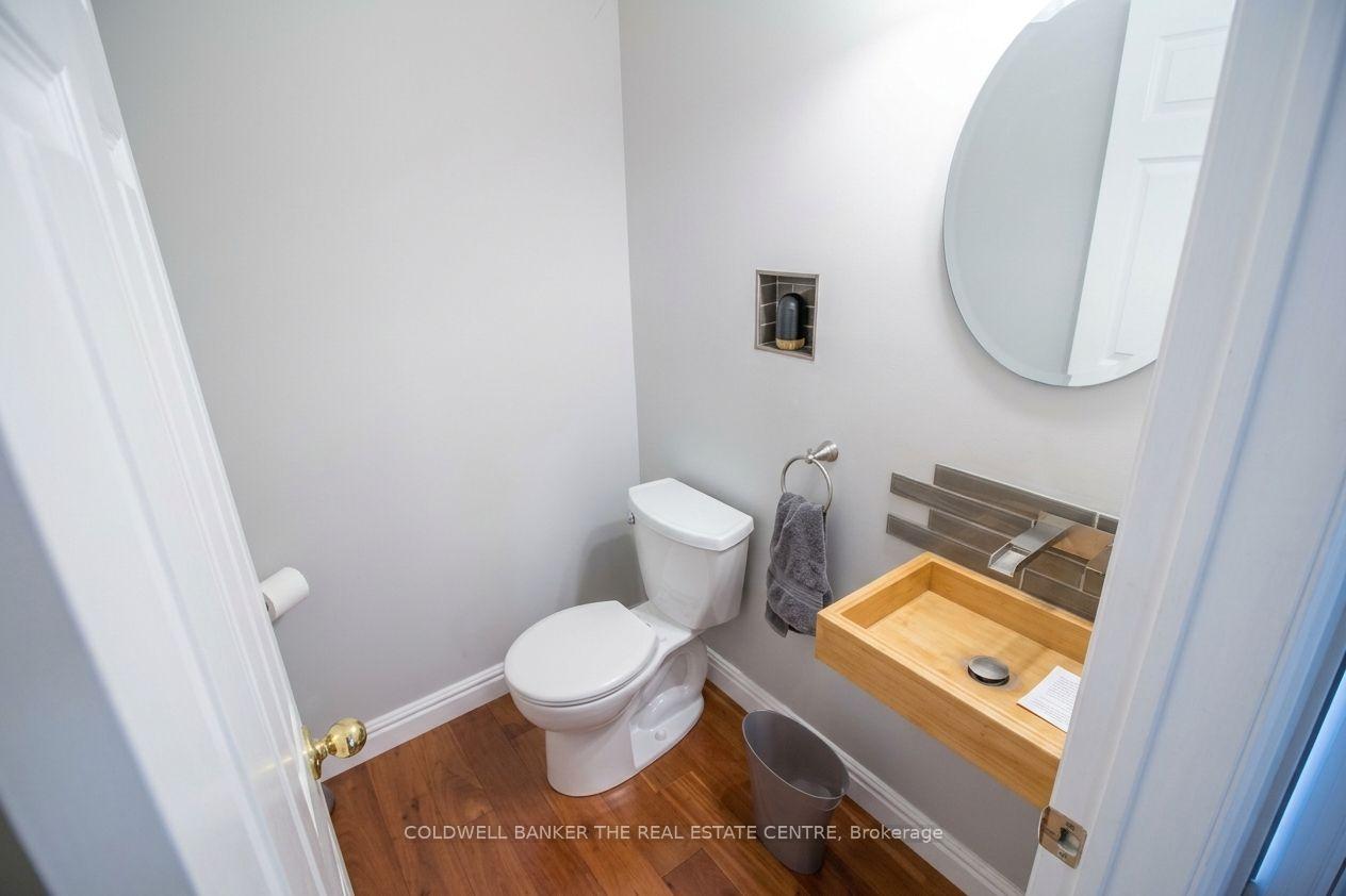 Photo 9 of 11 Ramsden Crescent, East Gwillimbury, Sharon — HOMEH