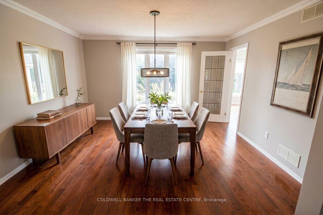 Photo 12 of 11 Ramsden Crescent, East Gwillimbury, Sharon — HOMEH
