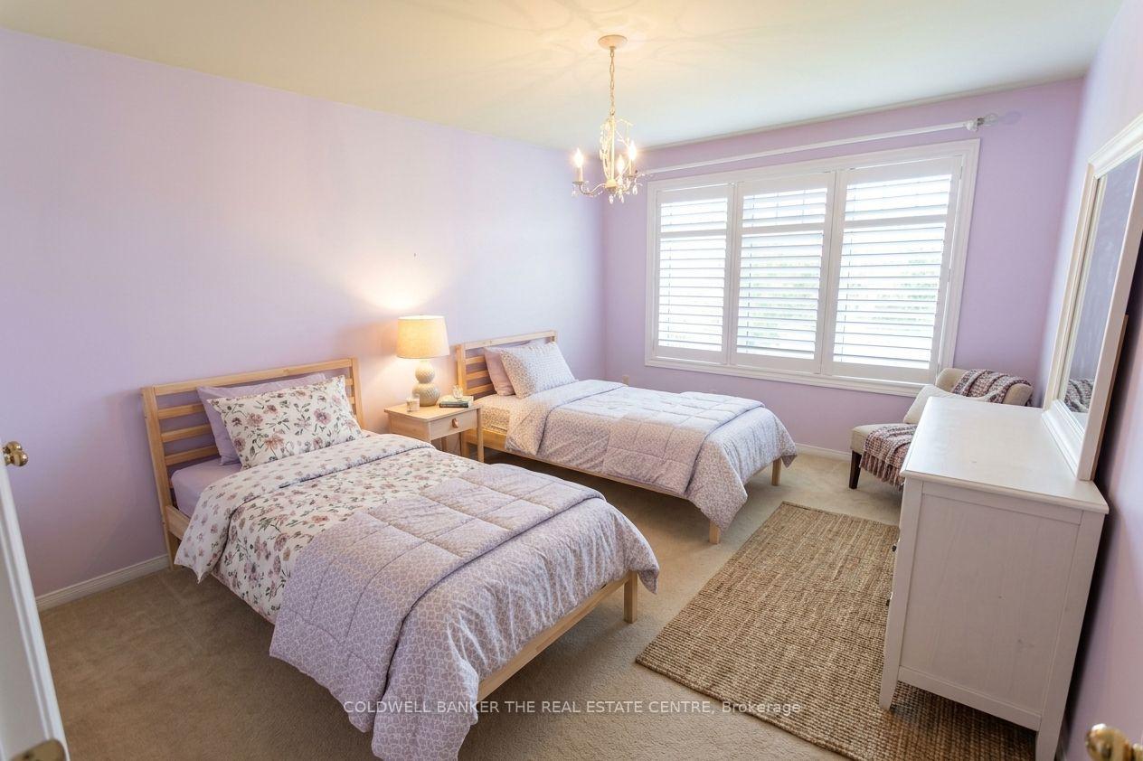 Photo 15 of 11 Ramsden Crescent, East Gwillimbury, Sharon — HOMEH