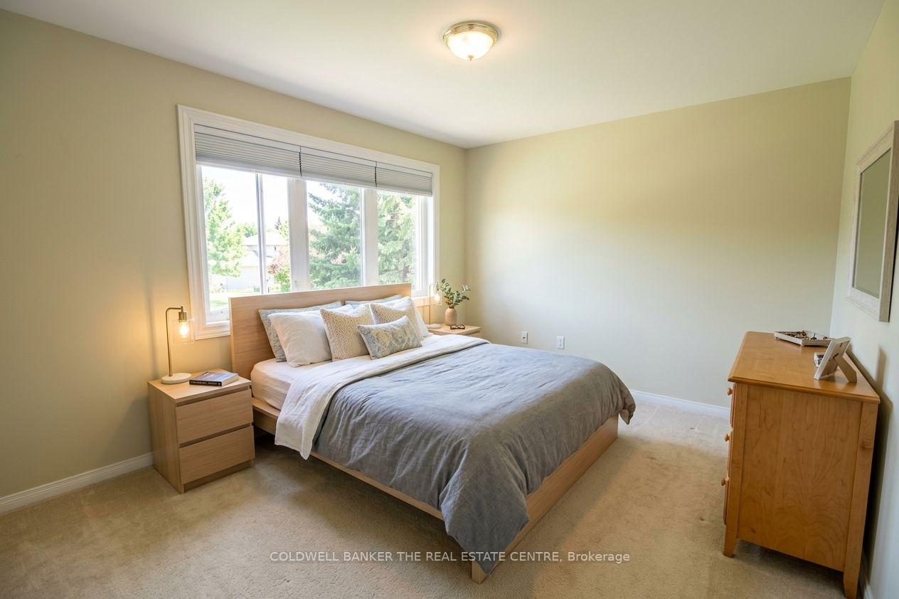 Photo 17 of 11 Ramsden Crescent, East Gwillimbury, Sharon — HOMEH