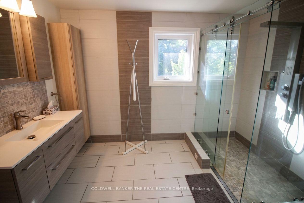 Photo 20 of 11 Ramsden Crescent, East Gwillimbury, Sharon — HOMEH