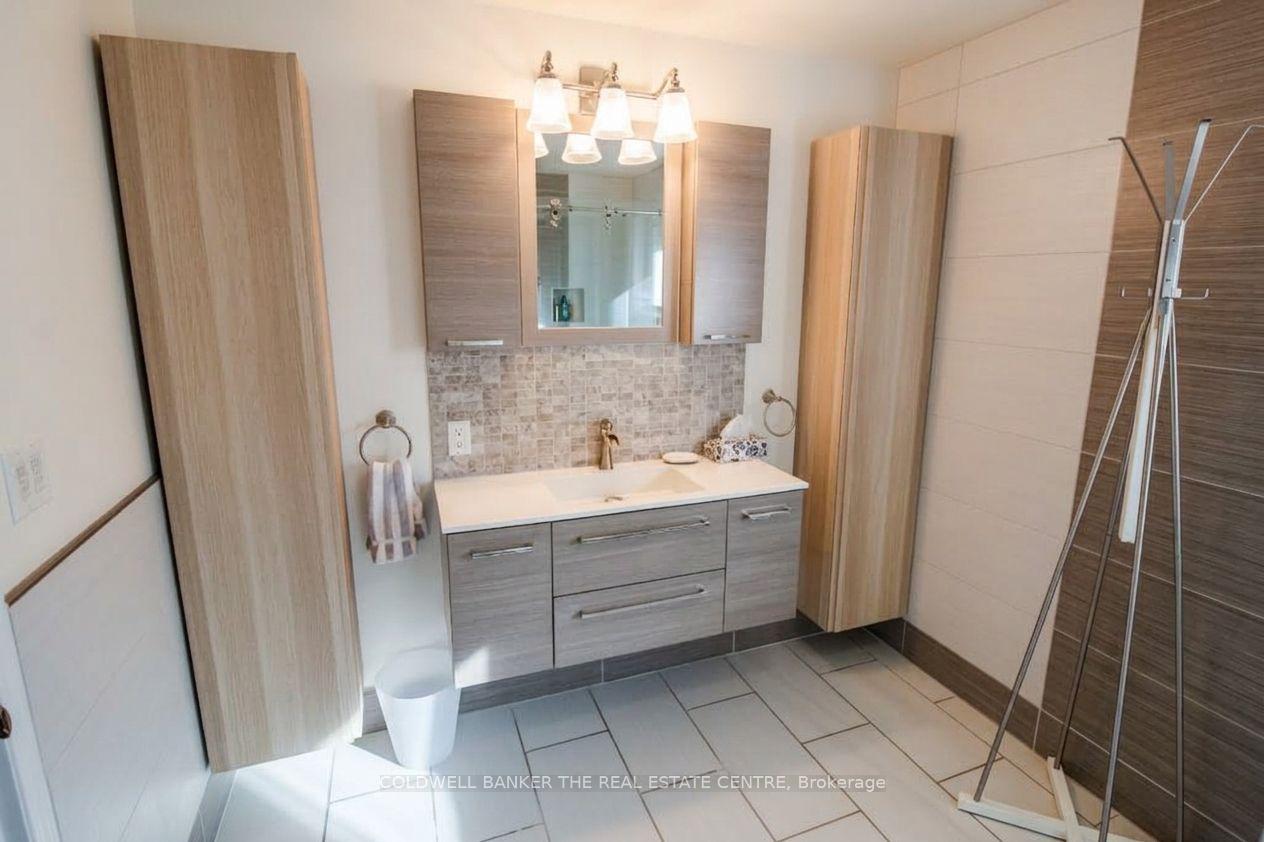 Photo 21 of 11 Ramsden Crescent, East Gwillimbury, Sharon — HOMEH