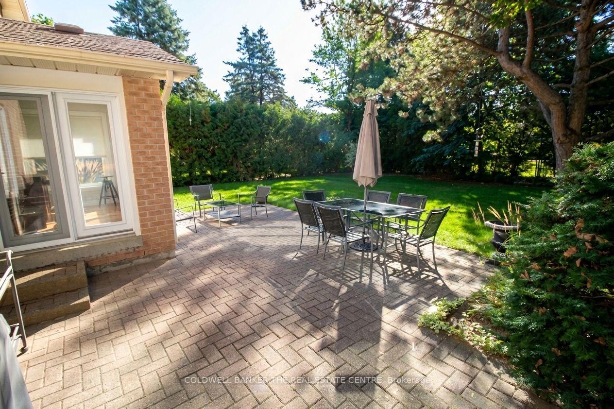 Photo 24 of 11 Ramsden Crescent, East Gwillimbury, Sharon — HOMEH