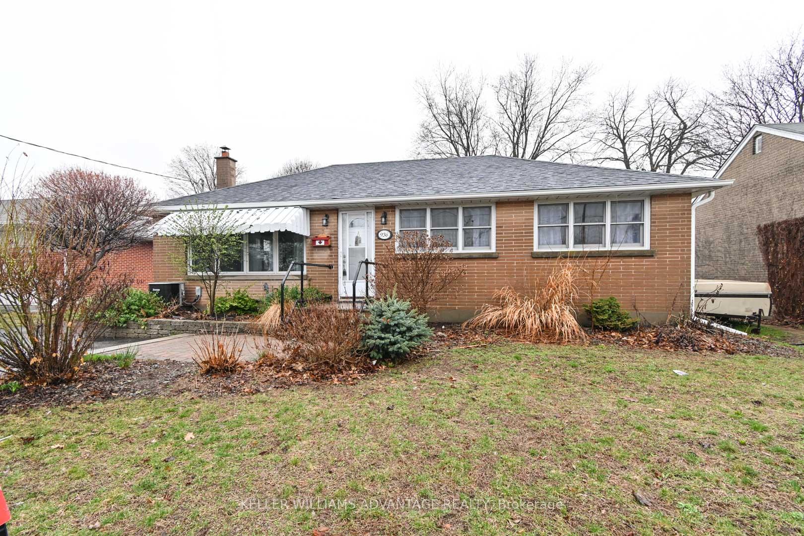 Photo 3 of 936 Somerville Street, Oshawa, Centennial — HOMEH