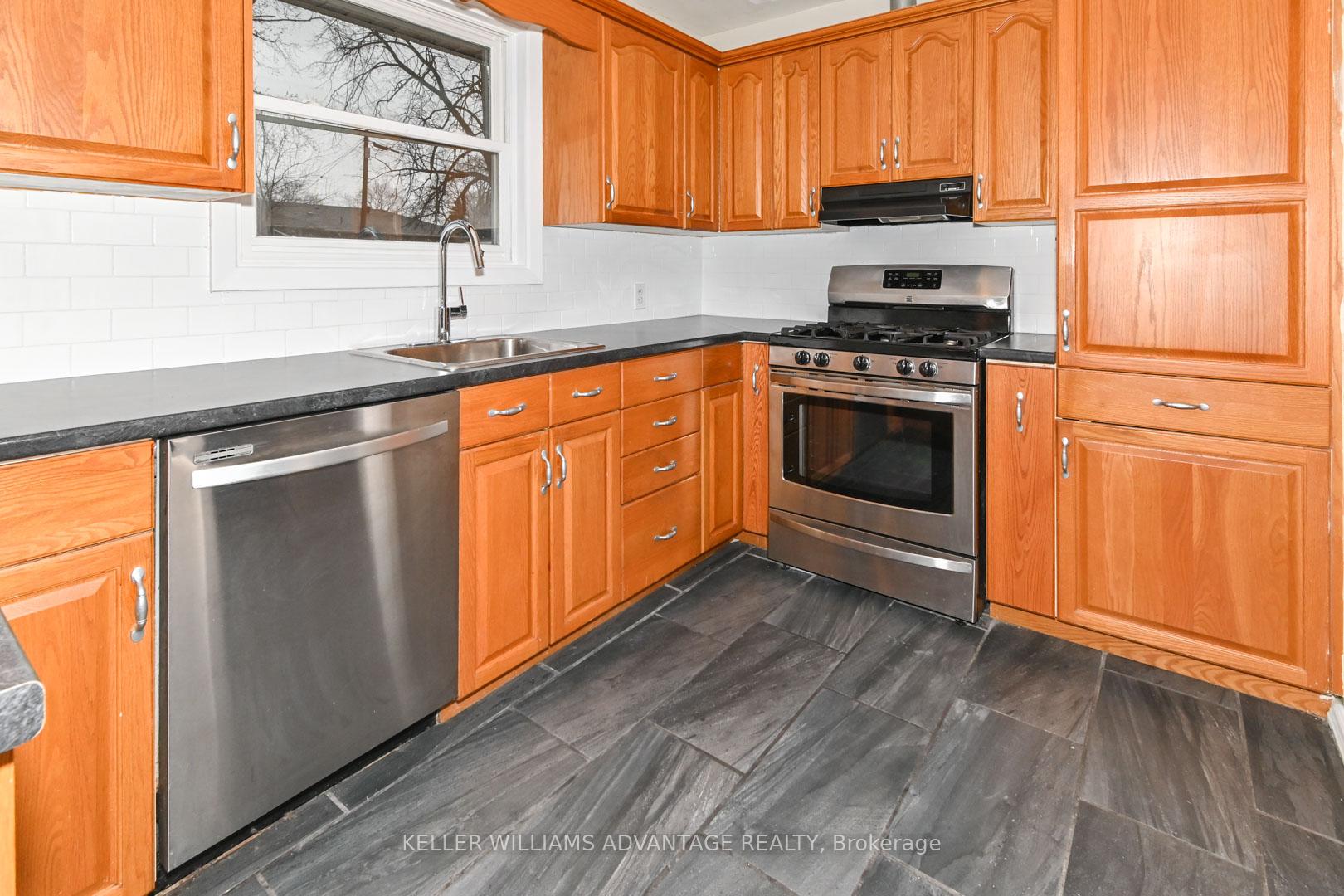 Photo 7 of 936 Somerville Street, Oshawa, Centennial — HOMEH