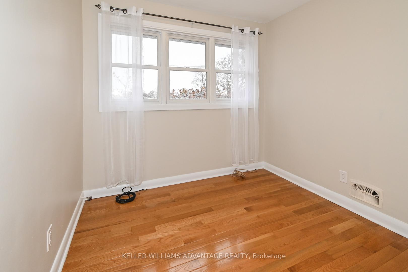 Photo 21 of 936 Somerville Street, Oshawa, Centennial — HOMEH