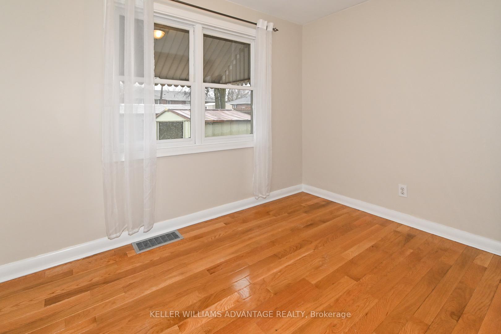 Photo 23 of 936 Somerville Street, Oshawa, Centennial — HOMEH