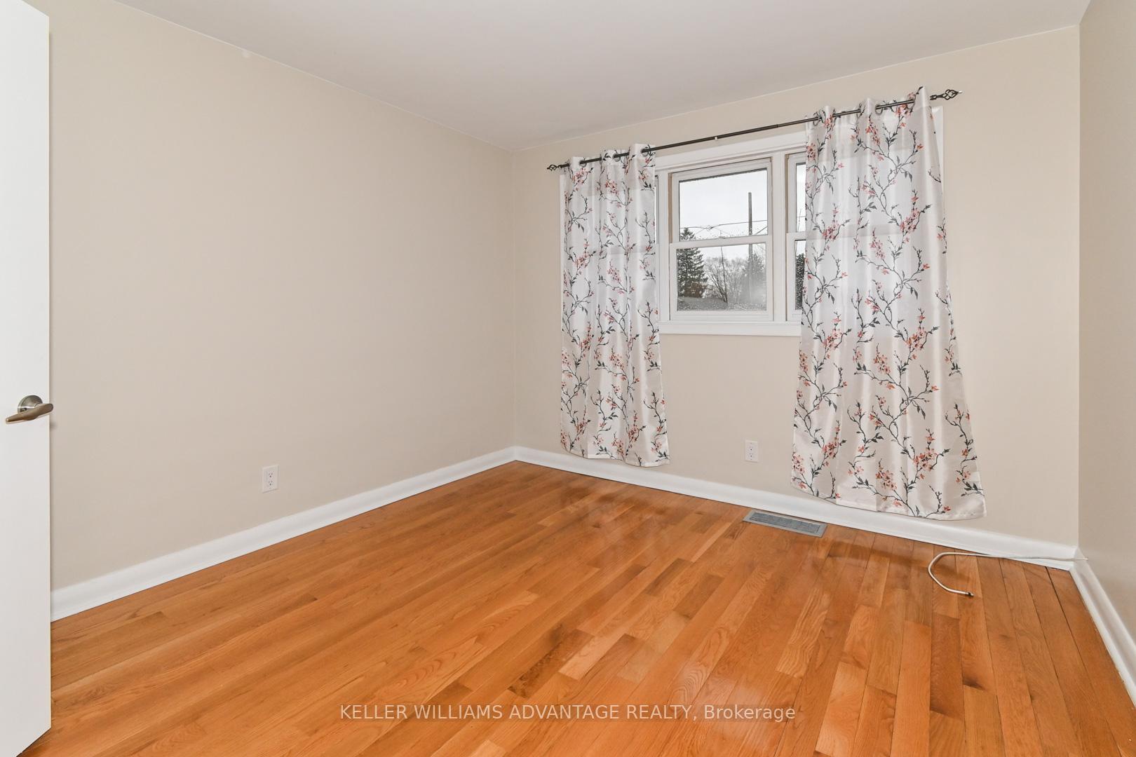 Photo 25 of 936 Somerville Street, Oshawa, Centennial — HOMEH