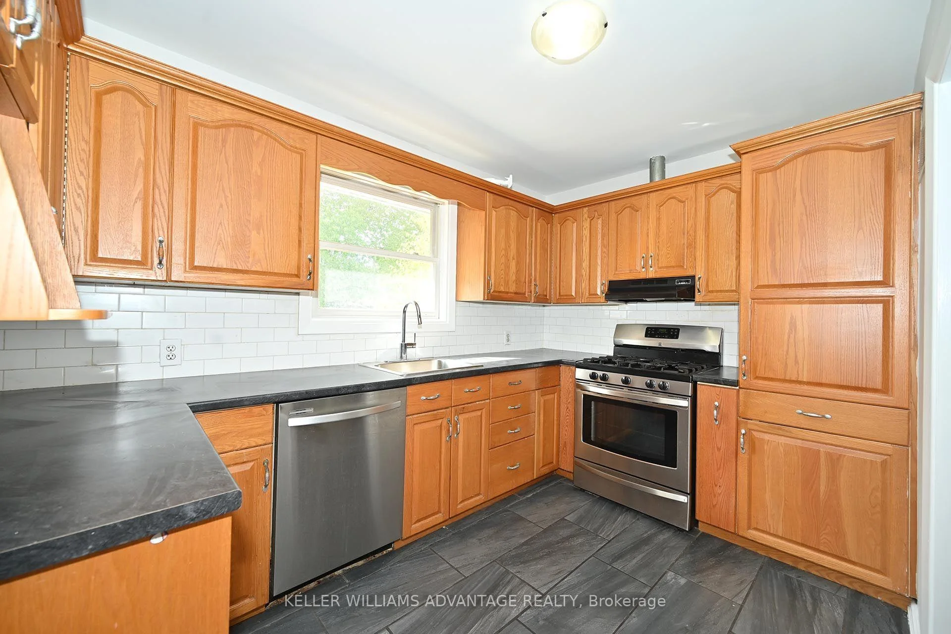 Photo 18 of 936 Somerville Street, Oshawa, Centennial — HOMEH