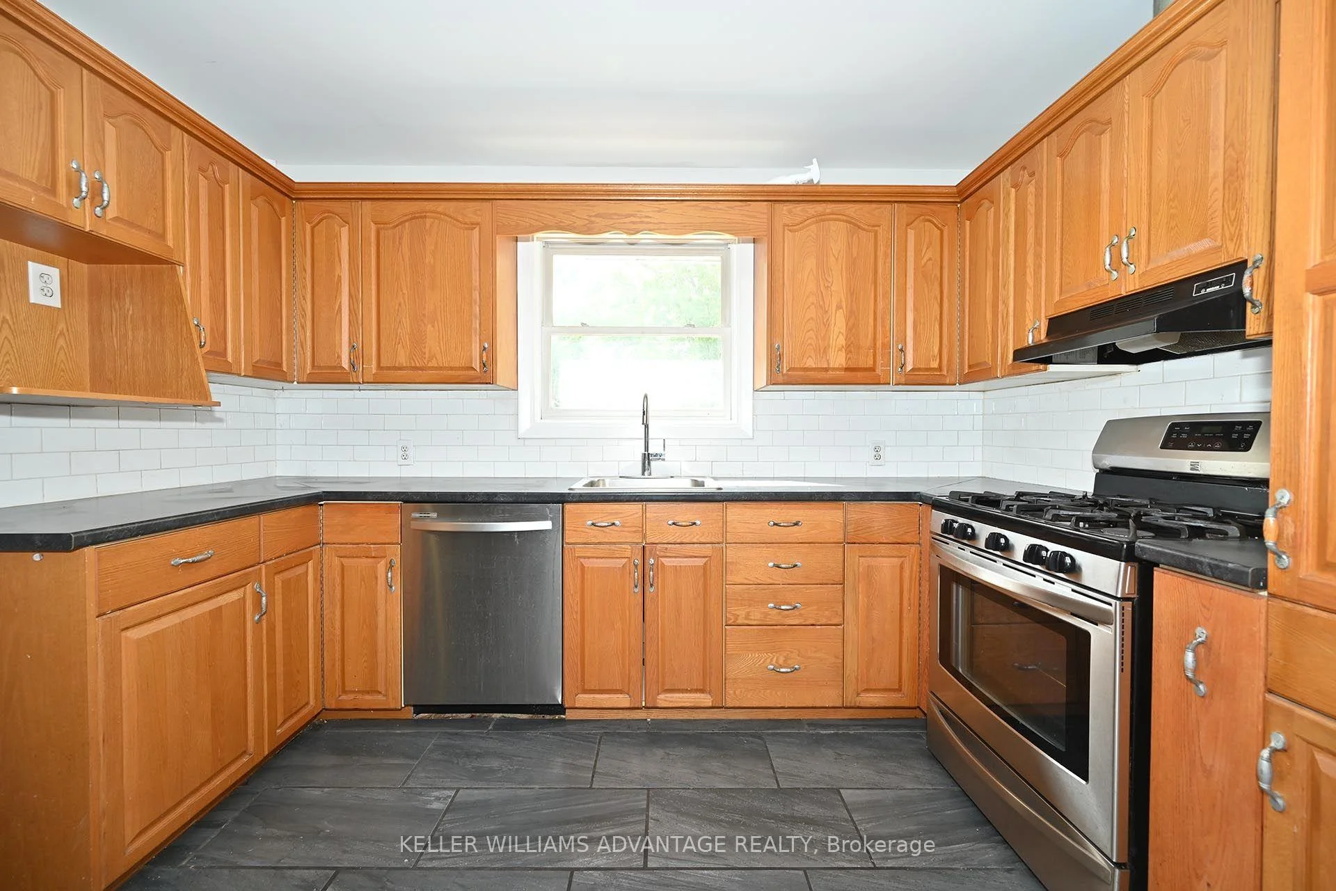 Photo 20 of 936 Somerville Street, Oshawa, Centennial — HOMEH
