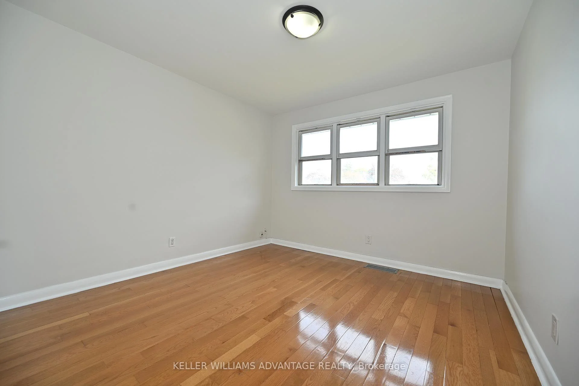 Photo 24 of 936 Somerville Street, Oshawa, Centennial — HOMEH