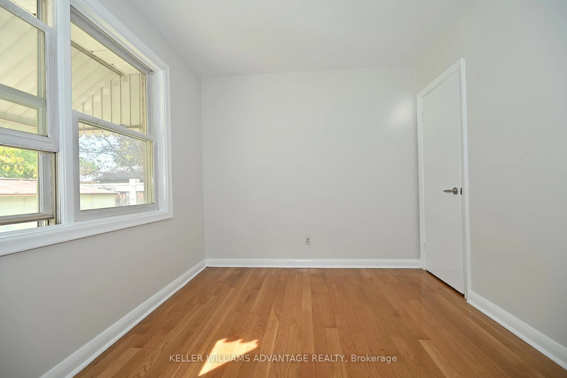 Photo 26 of 936 Somerville Street, Oshawa, Centennial — HOMEH