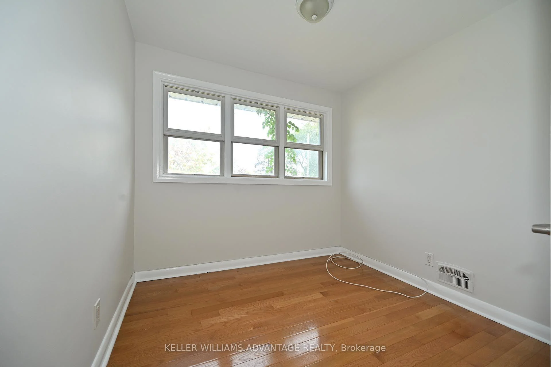 Photo 28 of 936 Somerville Street, Oshawa, Centennial — HOMEH