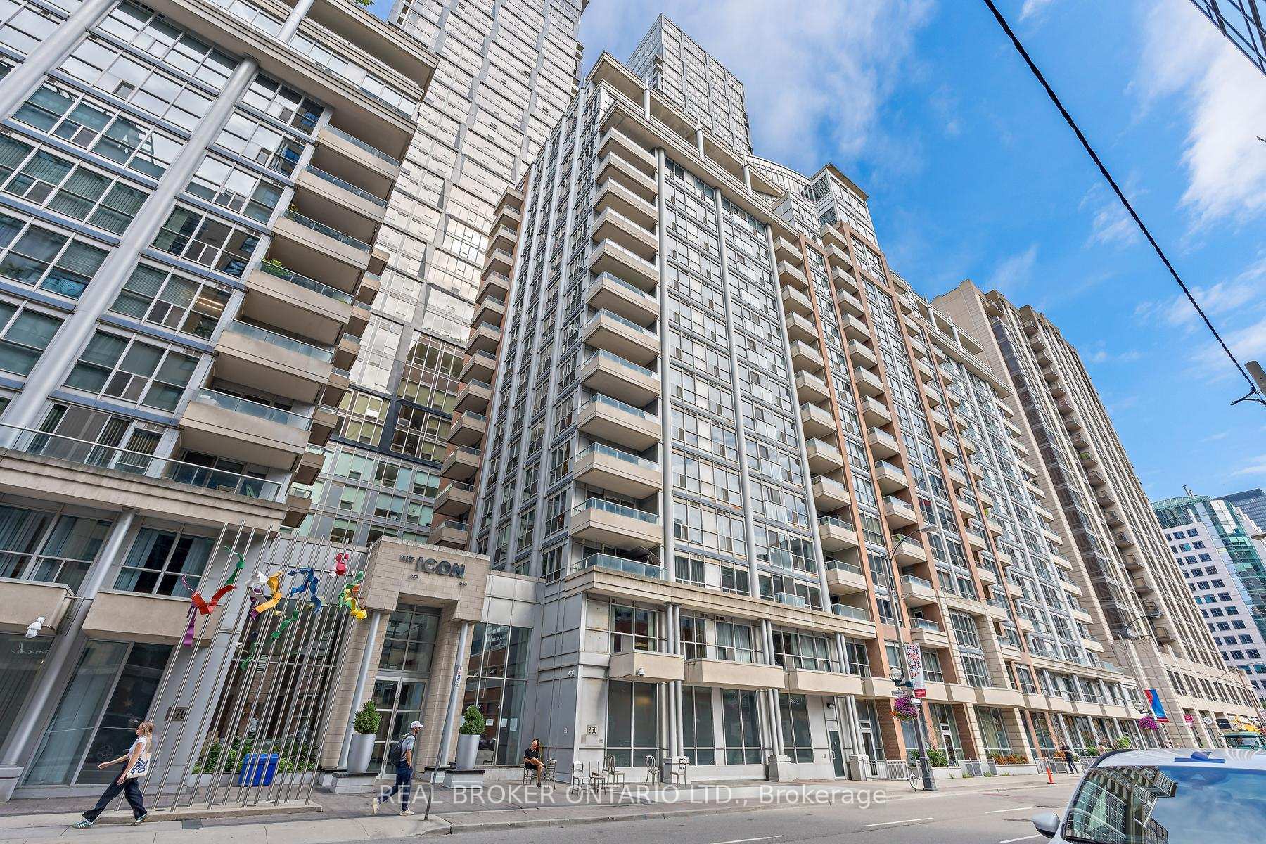 Front of Unit 1526, 250 Wellington Street W