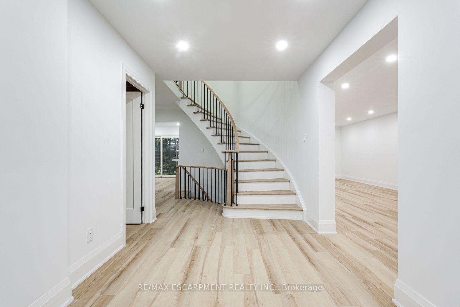 Photo 2 of 2104 Mississauga Road, Mississauga, Sheridan — HOMEH